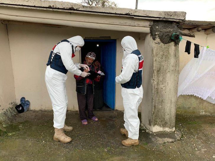 Silvan’da güvenlik güçleri yardımları dağıtmaya devam ediyor G2