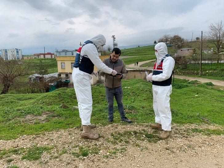 Silvan’da güvenlik güçleri yardımları dağıtmaya devam ediyor G3