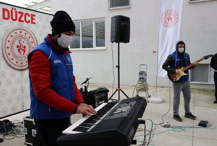 Düzce'de karantinada tutulanlara konser verildi G2