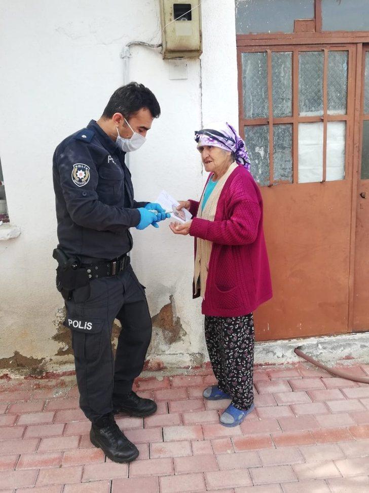 Postacılar ve polis memurları para vermek için kapı kapı dolaştı G2