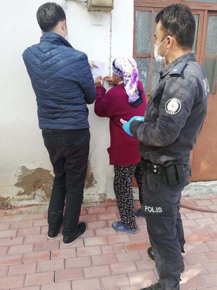 Postacılar ve polis memurları para vermek için kapı kapı dolaştı G3