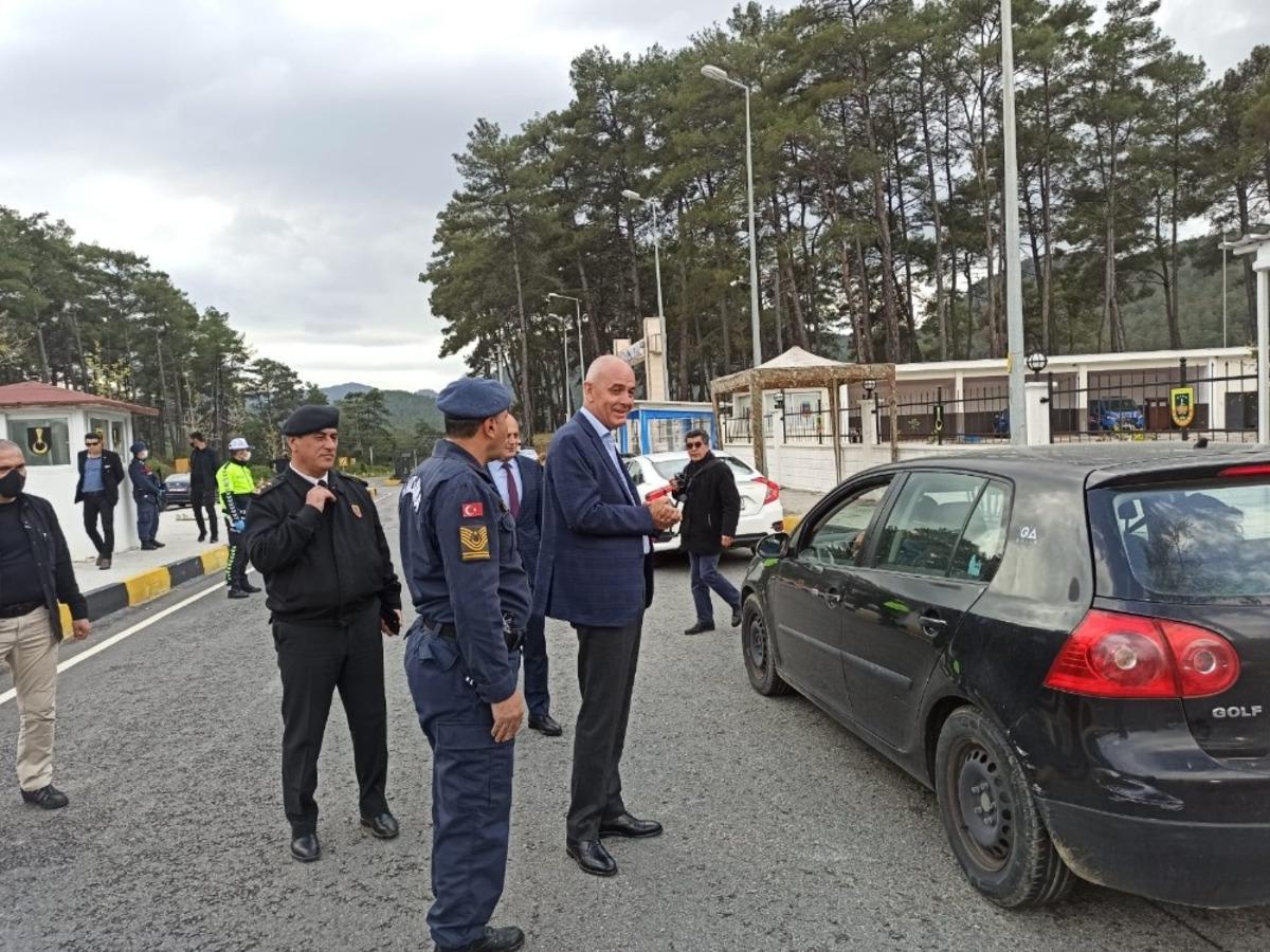 Marmaris Kaymakamı Ertuğ Şevket Aksoy, &Ccedil;etibeli Kontrol noktasını ziyaret etti