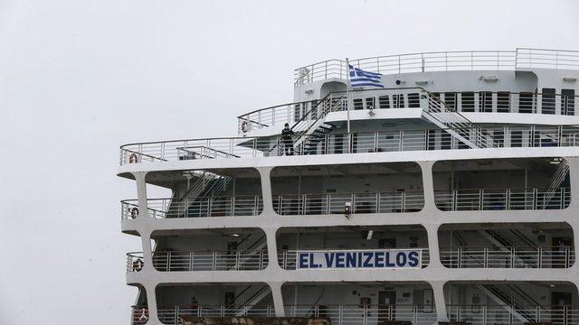 Yunanistan'da karantina altına alınan gemideki 65 Türk'ün koronavirüs testi pozitif çıktı