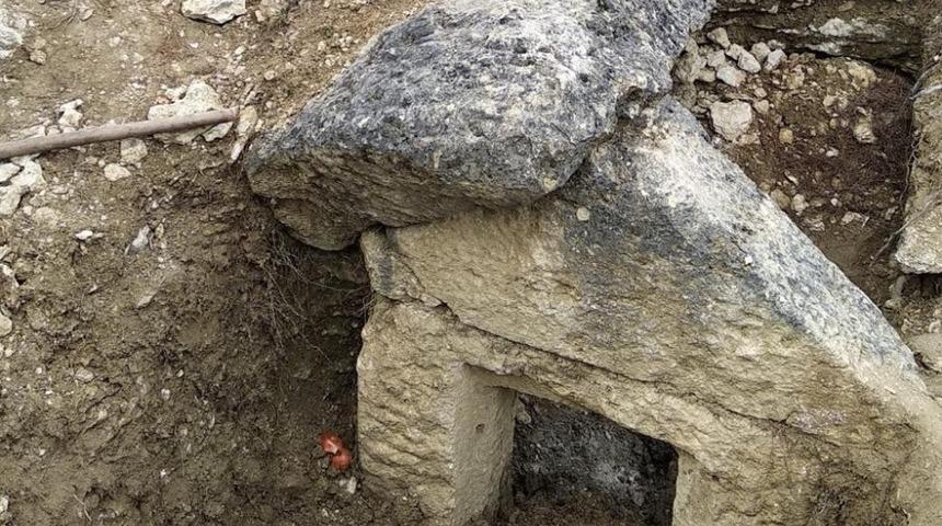 Sit alanında ka&ccedil;ak kazı yapan 3 kişi su&ccedil;&uuml;st&uuml; yakalandı