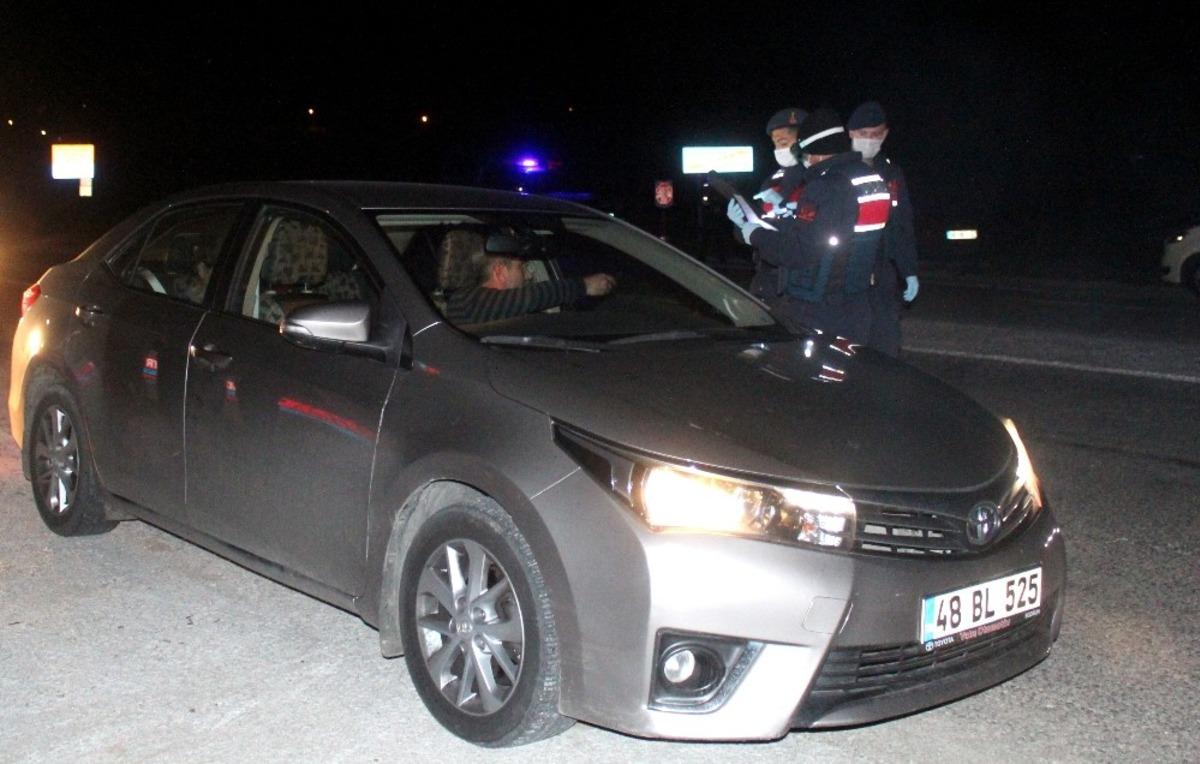 Ara&ccedil;lar Muğla sınırından geri g&ouml;nderildi