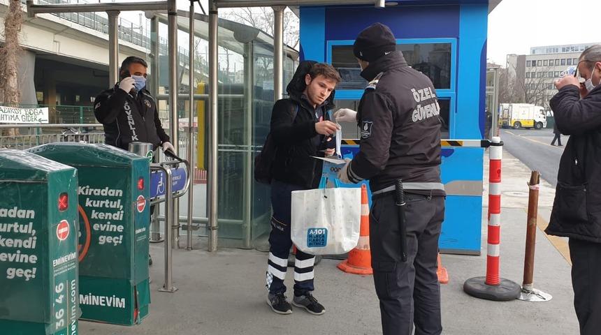İstanbul'da ücretsiz maske dağıtımı başladı