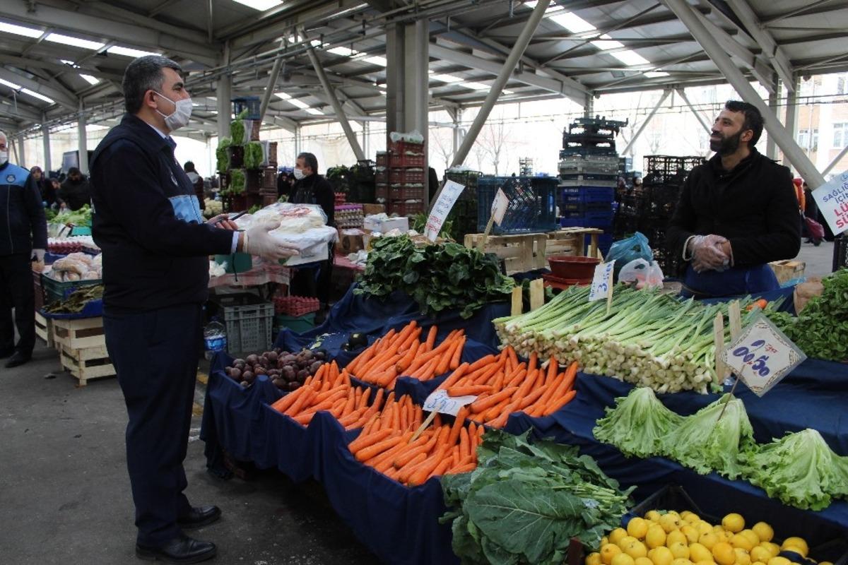 Bağcılar&rsquo;da pazar tezg&acirc;hlarına hijyen denetimi