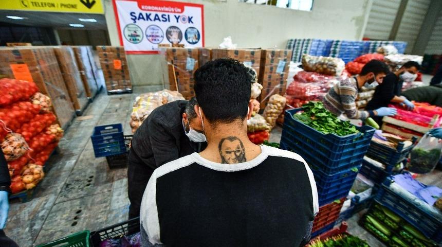 İzmir&rsquo;de sebze meyve hali esnafından yardım eli