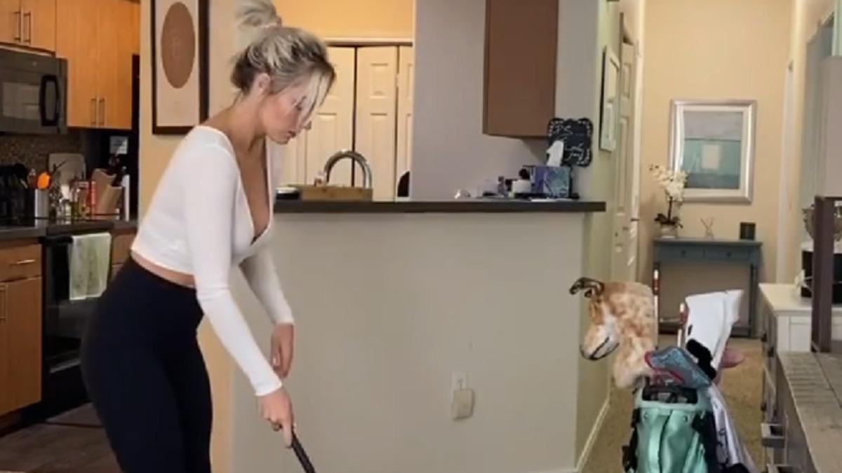 &Uuml;nl&uuml; golf&ccedil;&uuml; Paige Spiranac karantinada şov yaptı! 