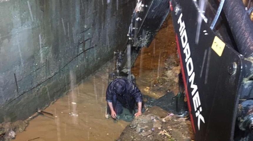 Ekmek paraları kep&ccedil;enin ağzında
