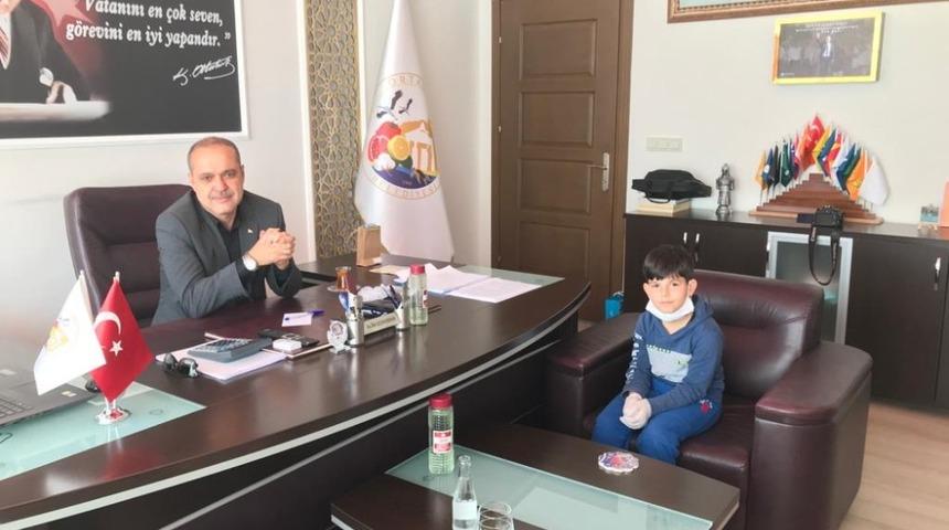 Har&ccedil;lıklarını &ldquo;Biz Bize Yeteriz T&uuml;rkiyem&rdquo; kampanyasına bağışladı