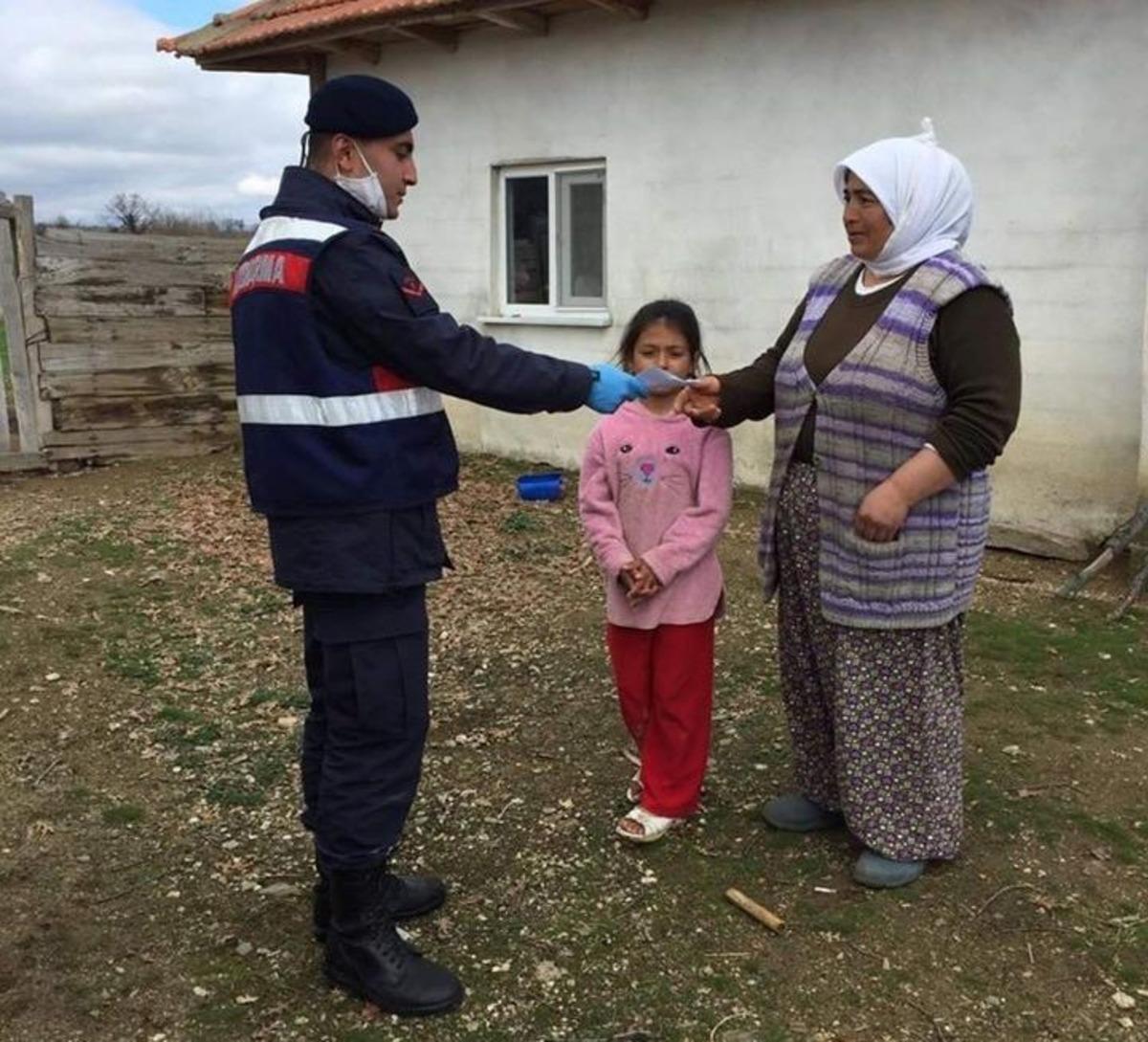 Selendi&rsquo;de yardım &ouml;demeleri evlere teslim ediliyor