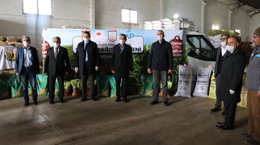 Kaba yem a&ccedil;ığının giderilmesi projesi kapsamında tohum dağıtıldı