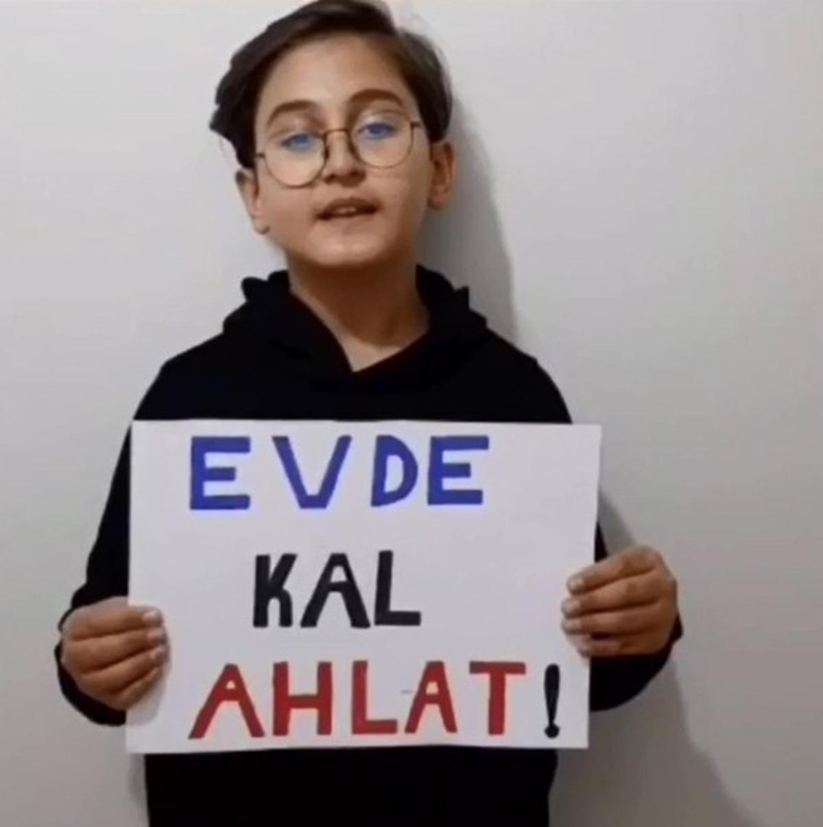 Ahlatlı &ouml;ğrencilerden videolu &ldquo;Evde Kal Ahlat&rdquo; &ccedil;ağrısı