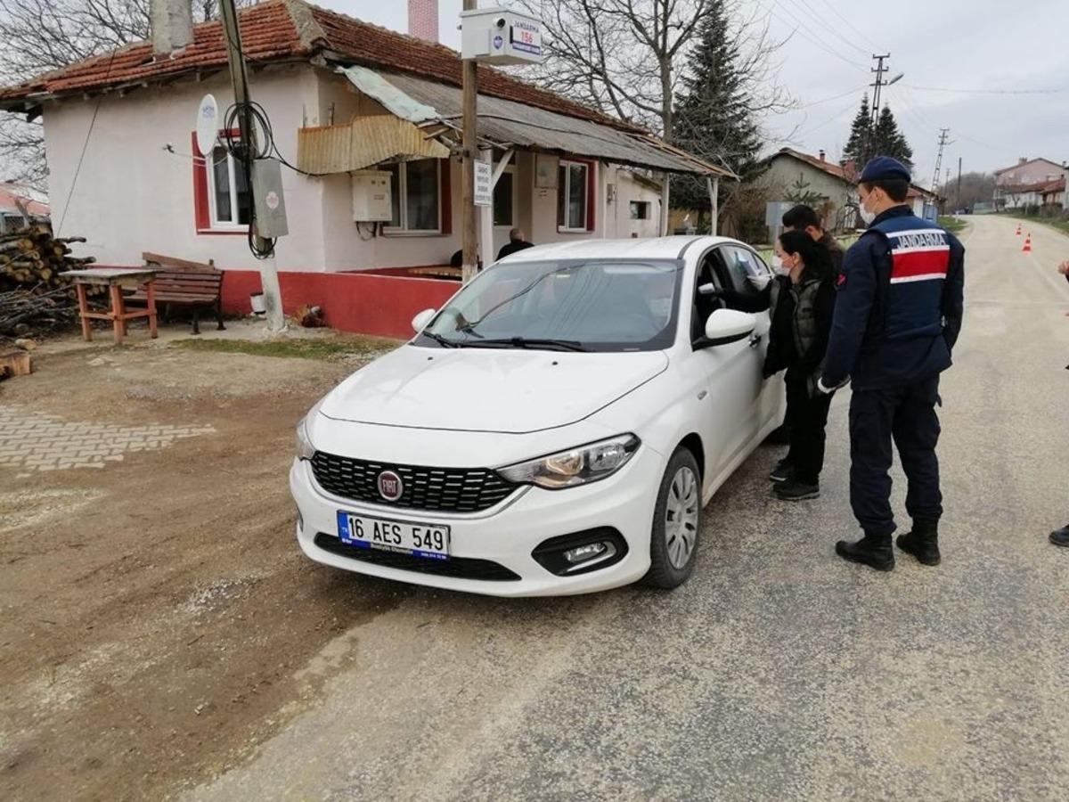 İl&ccedil;e girişlerinde t&uuml;m s&uuml;r&uuml;c&uuml;lerin ateşleri &ouml;l&ccedil;&uuml;l&uuml;yor