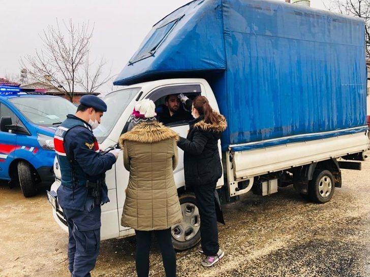 İlçe girişlerinde tüm sürücülerin ateşleri ölçülüyor G3