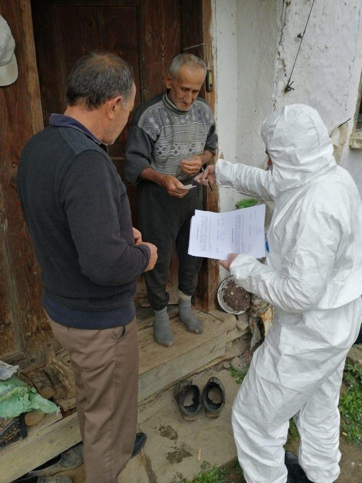 Jandarma ekipleri ihtiyaç sahiplerinin paralarını evlerine kadar götürüyor G2