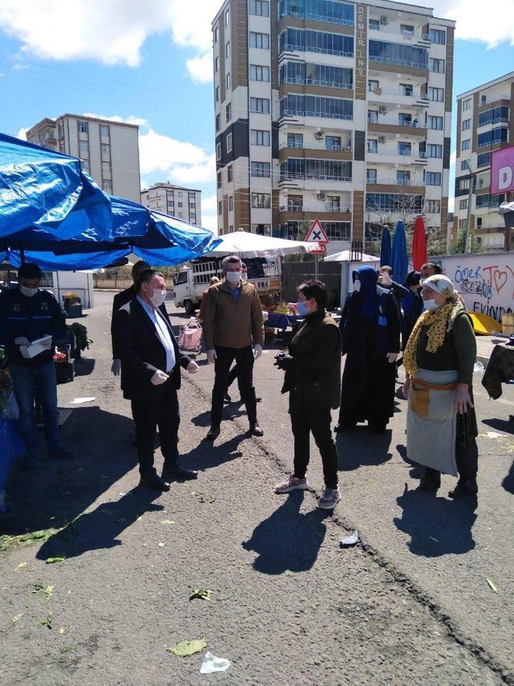 Başkan Beyoğlu semt pazarlarında maske ve eldiven dağıttı G1