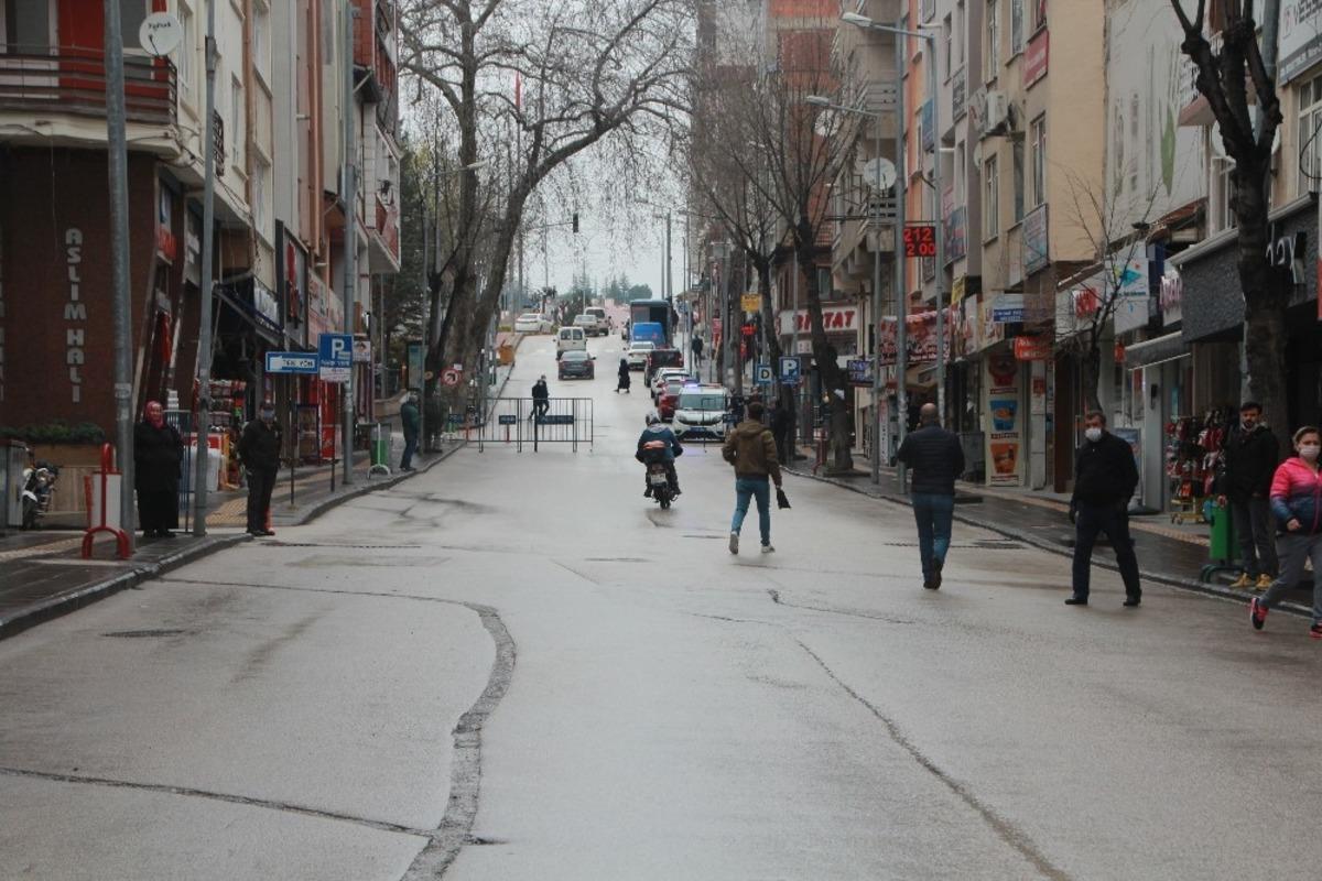 Bilecik&rsquo;in en işlek caddesi ara&ccedil; trafiğine kapatıldı