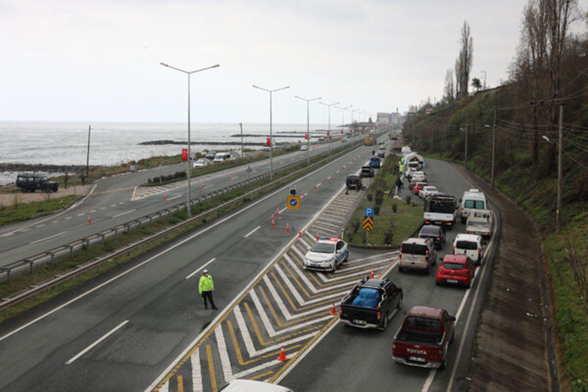 Kontrol noktalarını aşmak i&ccedil;in WhatsApp grubu kurmuşlar! Yazışmalar 'pes' dedirtti