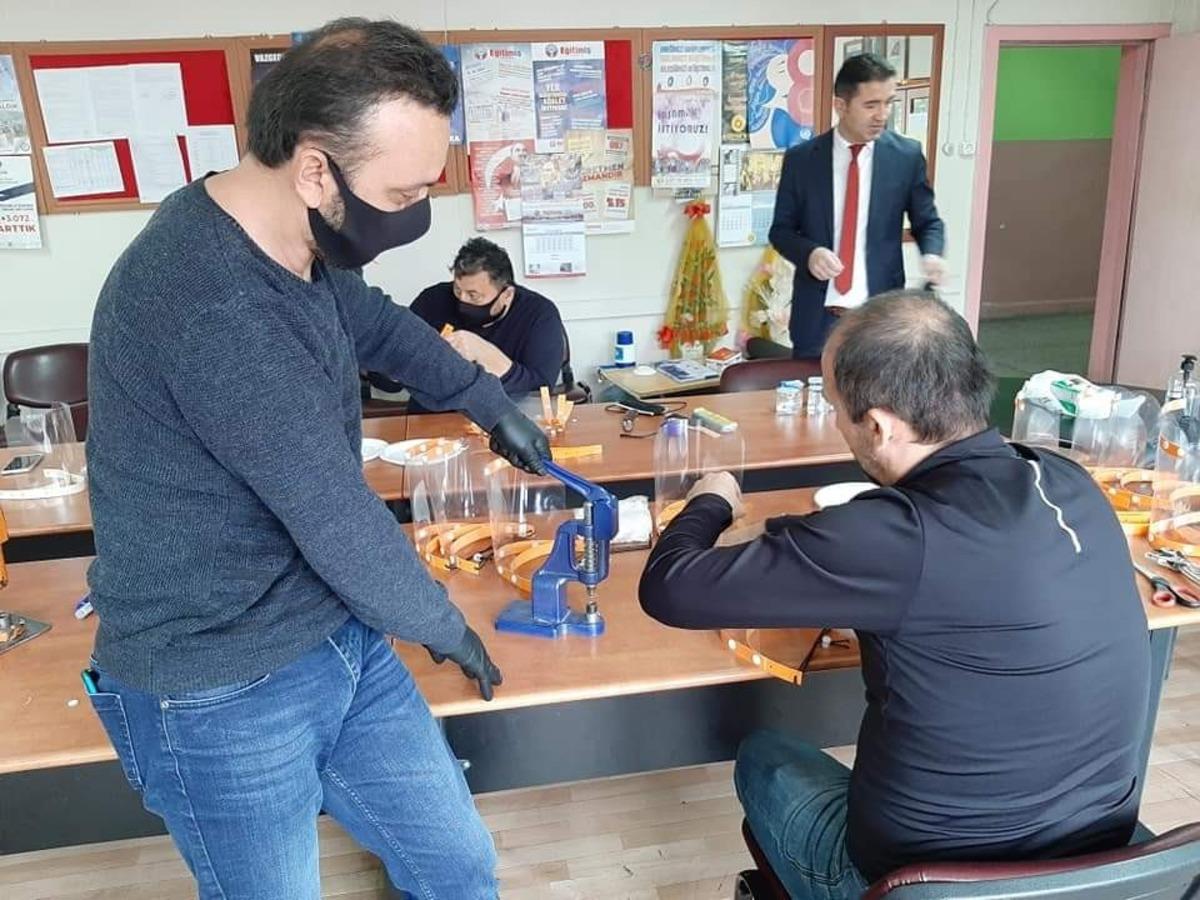 &Ccedil;aycuma Mesleki ve Teknik Anadolu Lisesi&rsquo;nden korona vir&uuml;s&uuml;yle m&uuml;cadeleye katkı