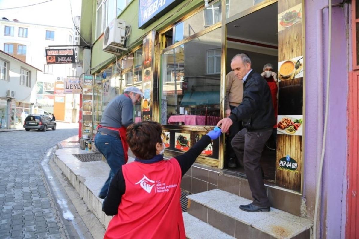 Tunceli&rsquo;de &uuml;cretsiz maske dağıtımı