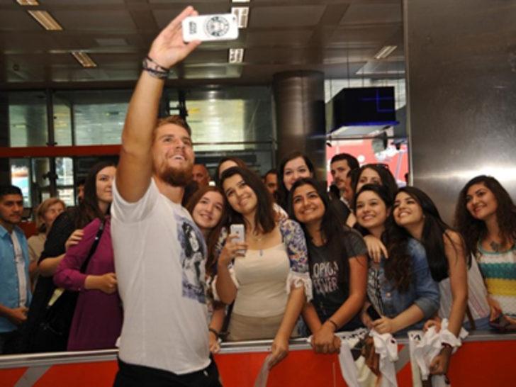 Survivor Anıl'ın annesi kaza geçirdi G4