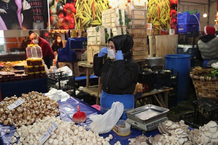 Başakşehir Belediyesi vatandaşlara maske dağıttı G2