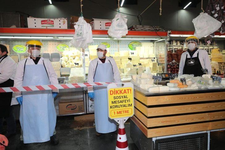 Başakşehir Belediyesi vatandaşlara maske dağıttı G3