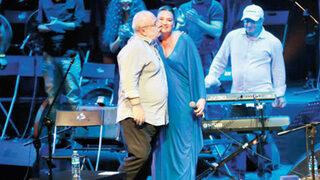 Birsen Tezer ve Bülent Ortaçgil aynı sahnede