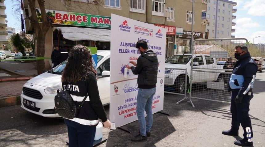 Büyükşehir Belediyesi semt pazarlarında maske ve eldiven denetimini sürdürüyor