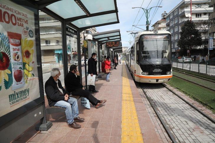 Toplu ulaşım araçlarını kullananlara maske G3