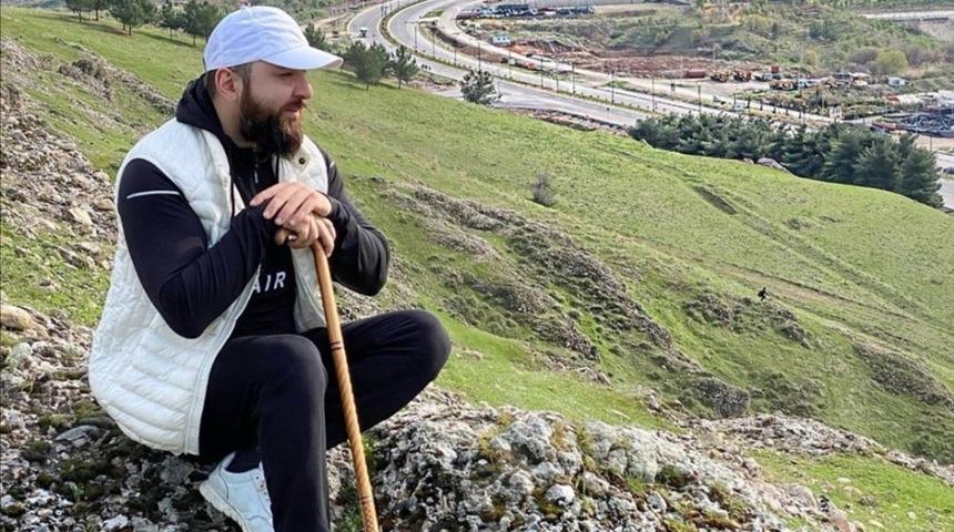 Sokaklar yasaklanınca model Hikmat Kucher doğa y&uuml;r&uuml;y&uuml;ş&uuml;ne &ccedil;ıktı