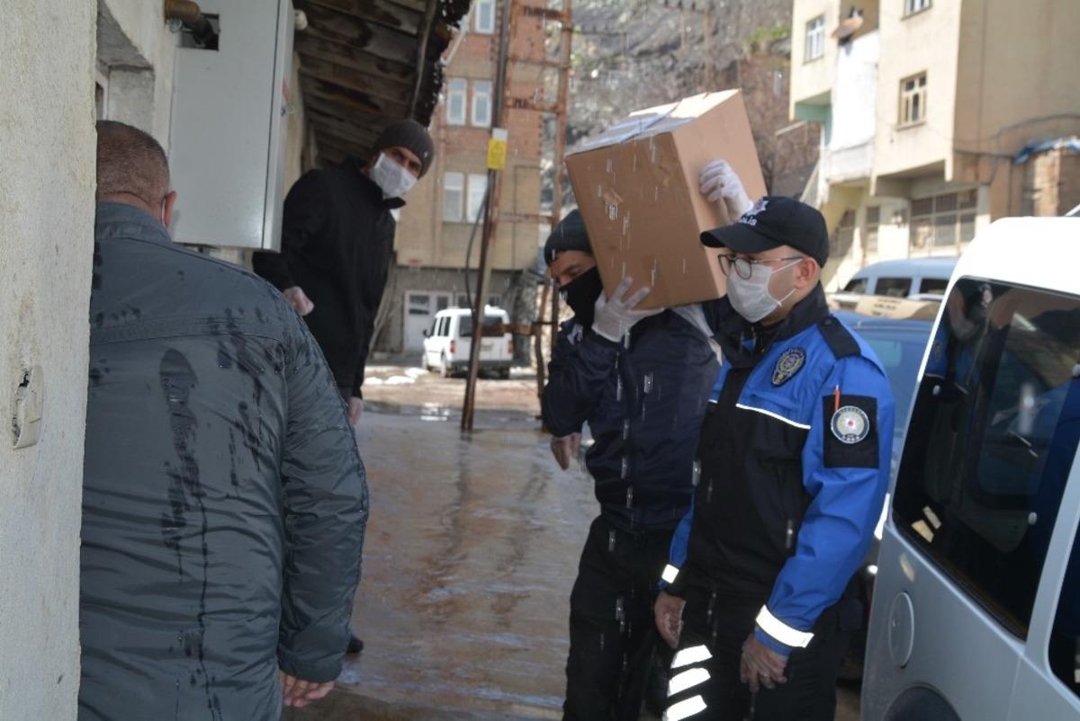Hakkari&rsquo;de ihtiya&ccedil; sahiplerine yardımlar s&uuml;r&uuml;yor