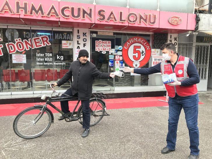 Büyükşehir Belediyesi 50 bin adet maske dağıttı G3