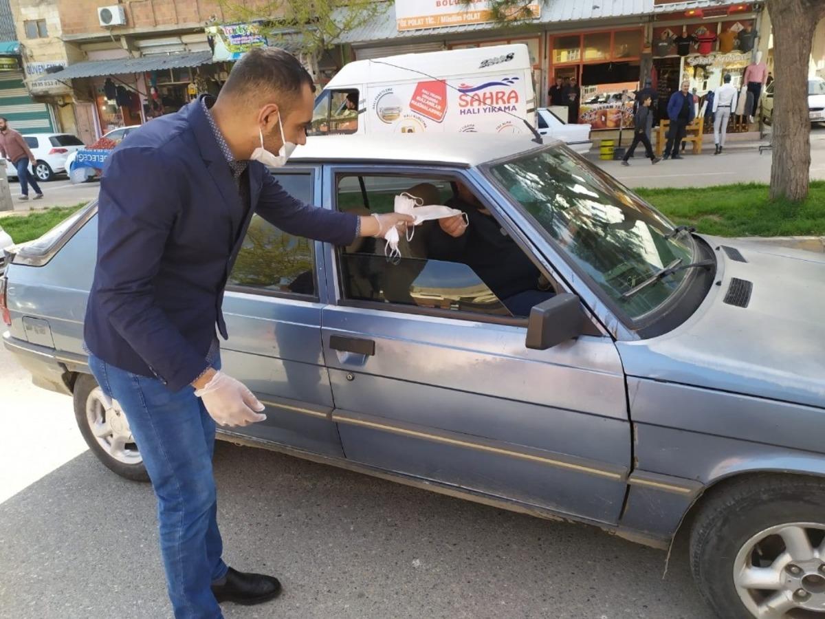 Eyy&uuml;biye Belediyesi &uuml;cretsiz maske dağıtmaya devam ediyor