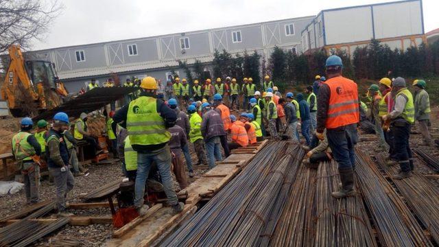 İstanbul'da bir şantiyede çalışan işçiler