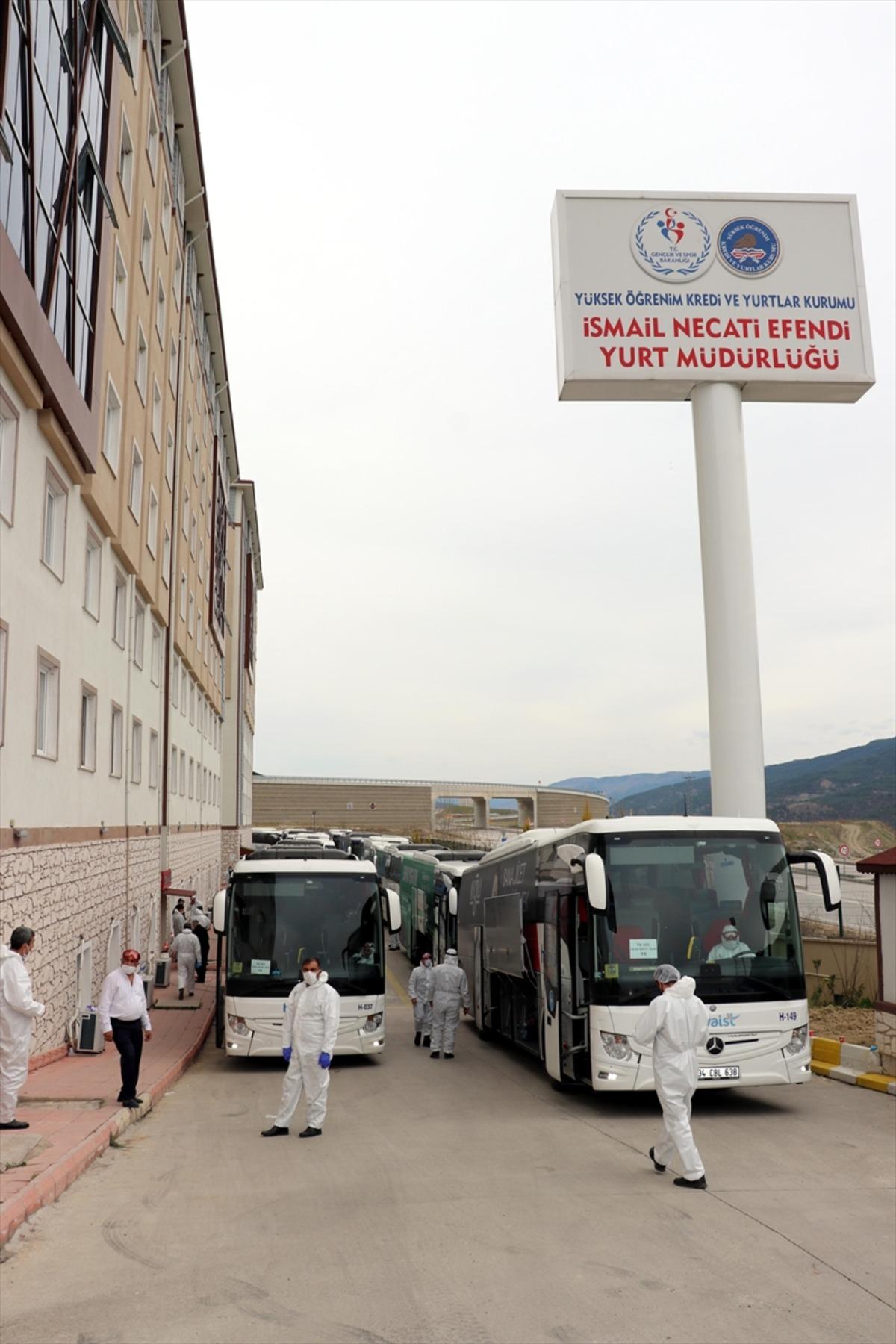 Karab&uuml;k'te yurtlara yerleştirilen yabancılar &uuml;lkelerine g&ouml;nderilmek &uuml;zere yola &ccedil;ıktı