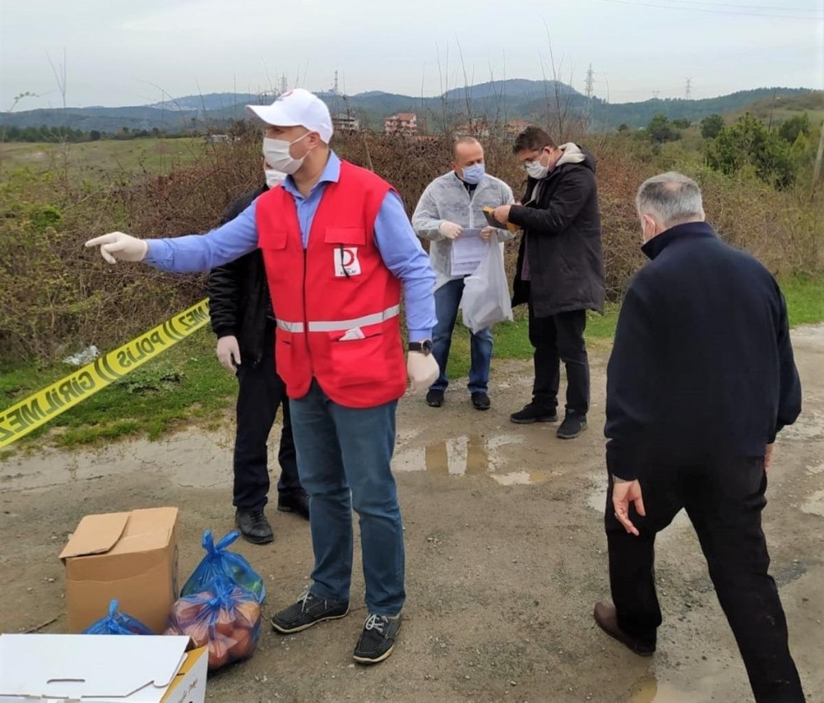 Kızılay karantinadaki ailelere yardım g&ouml;t&uuml;rd&uuml;