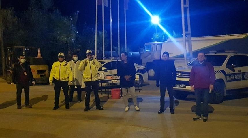 Mut&rsquo;ta sokağa &ccedil;ıkma yasağına uymayan 3 gence ceza