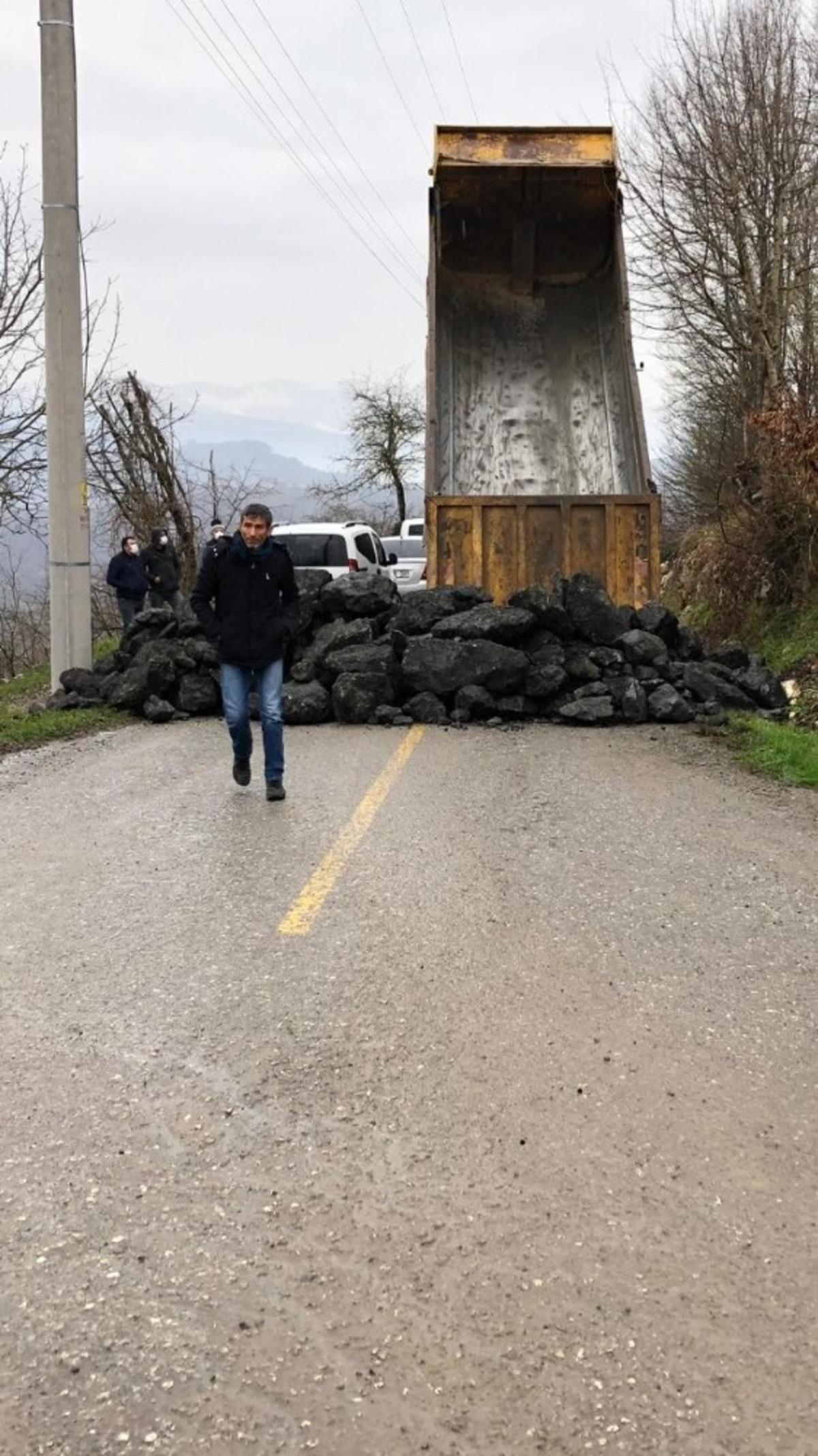 Sakarya ile D&uuml;zce arası bağlantı yolları kaylarla kapatıldı