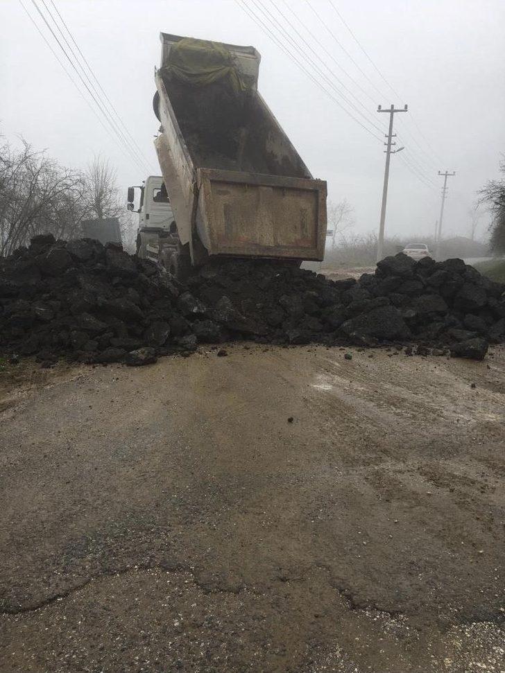 Sakarya ile Düzce arası bağlantı yolları kaylarla kapatıldı G2