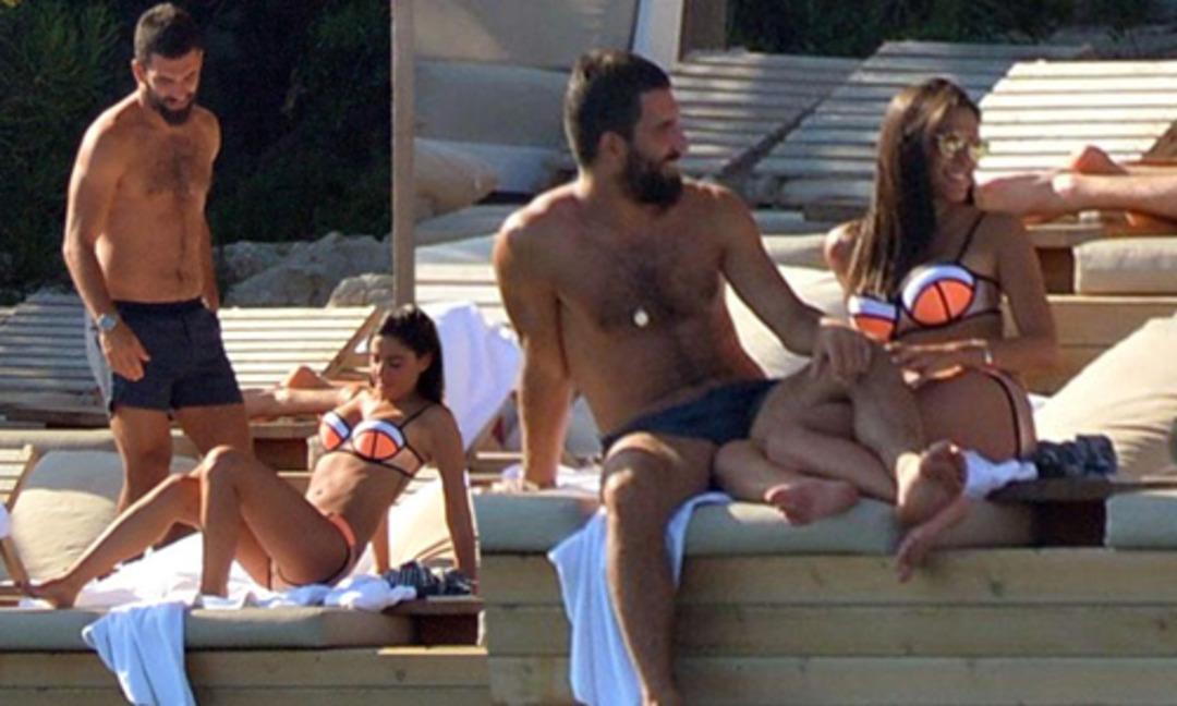 Arda Turan Bodrum'da sarmaş dolaş