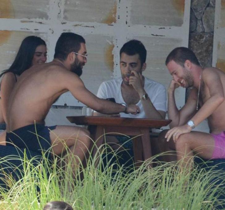 Mutlu ve neşeli çift G3