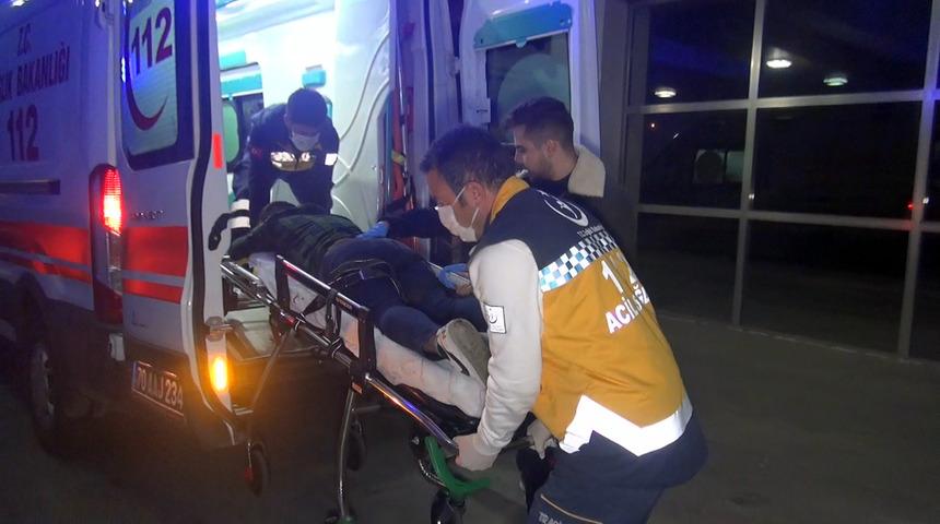 Kavgayı ayırmak isteyen uzman &ccedil;avuş sırtından bı&ccedil;aklandı