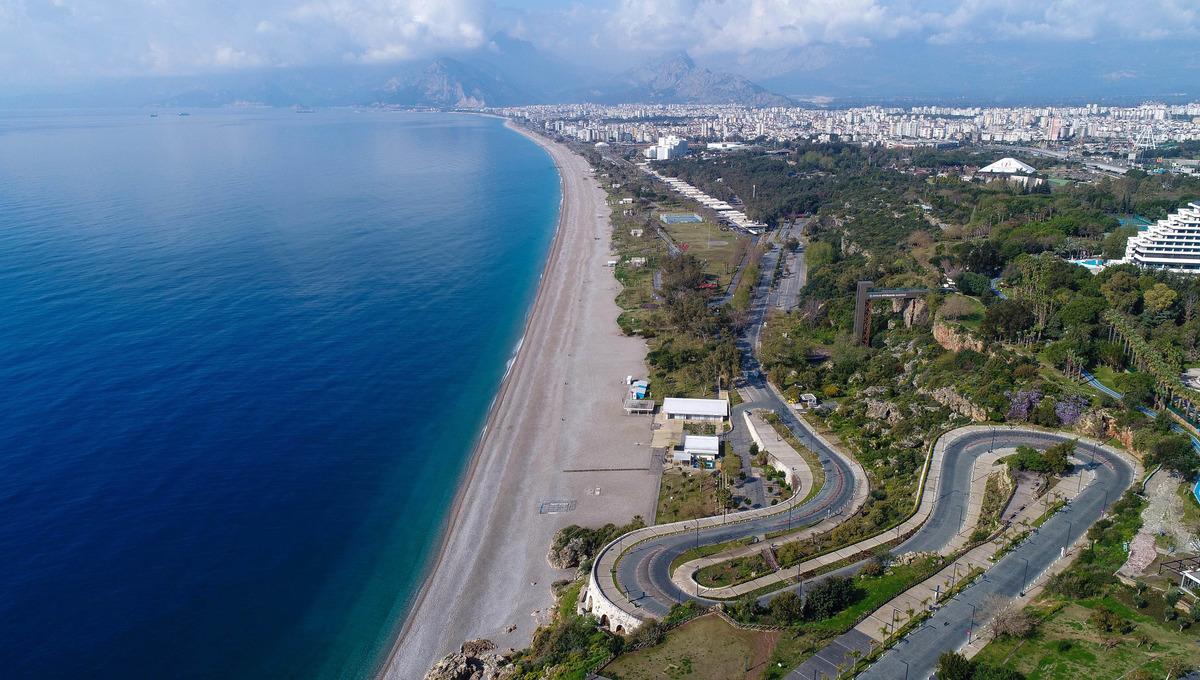 Koronavir&uuml;s tedbirleri! Antalya 'evde kal'dı