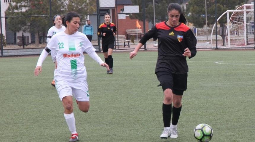 Kayseri Gen&ccedil;lerbirliği 15 kart g&ouml;rd&uuml;