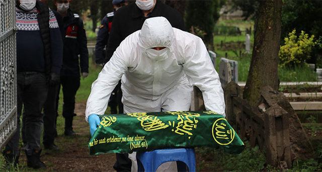 Kocaeli'den kahreden haber! Koronavirüsten ölen annesinin yanına defnedildi