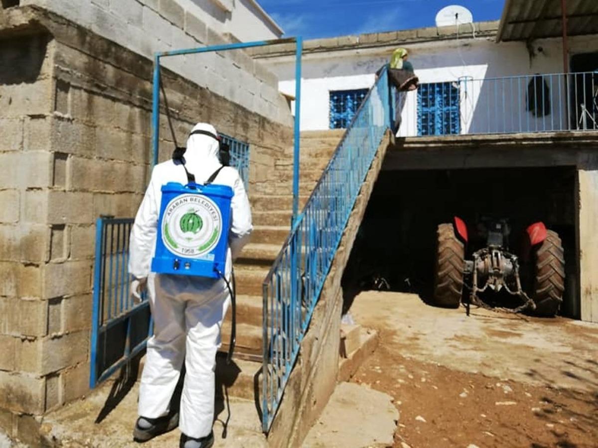 Araban Belediyesi dezenfekte &ccedil;alışmalarını s&uuml;rd&uuml;r&uuml;yor