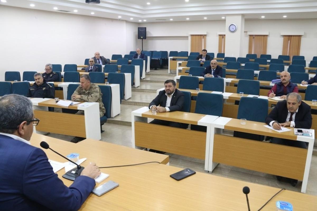 Mevsimlik iş&ccedil;iler konusunda Kovid-19 tedbirleri toplantısı yapıldı